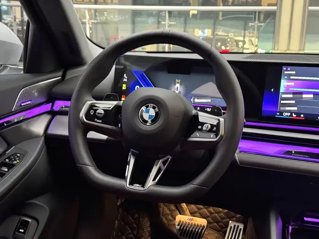 BMW 5 Series 2024 из CN, фото 7