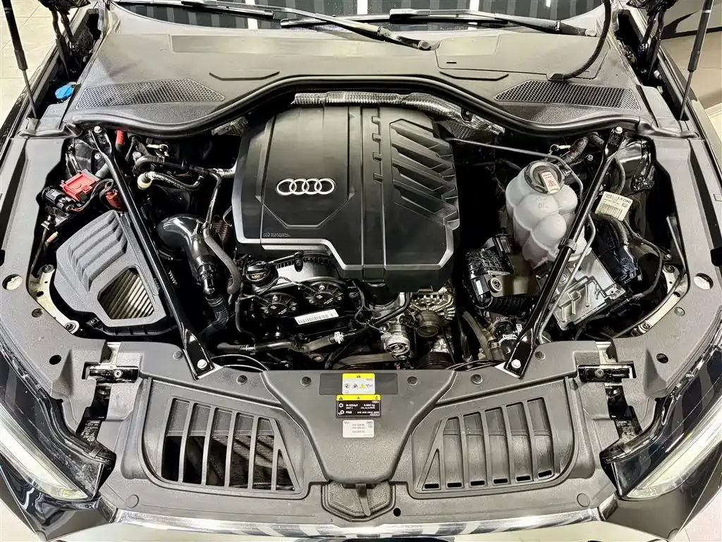 Audi A8 2023 из CN, фото 7