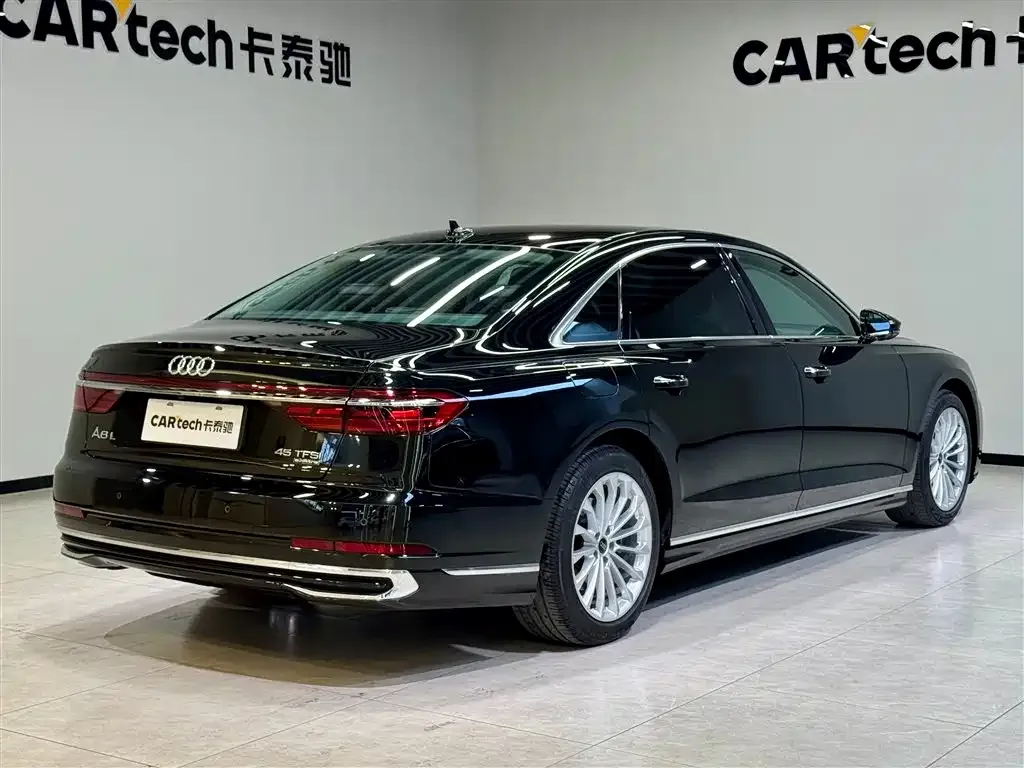 Audi A8 2023 из CN, фото 3