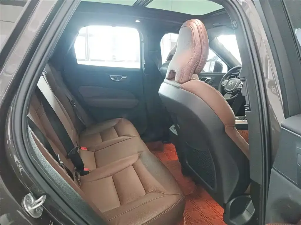 Volvo XC60 2024 из CN, фото 3