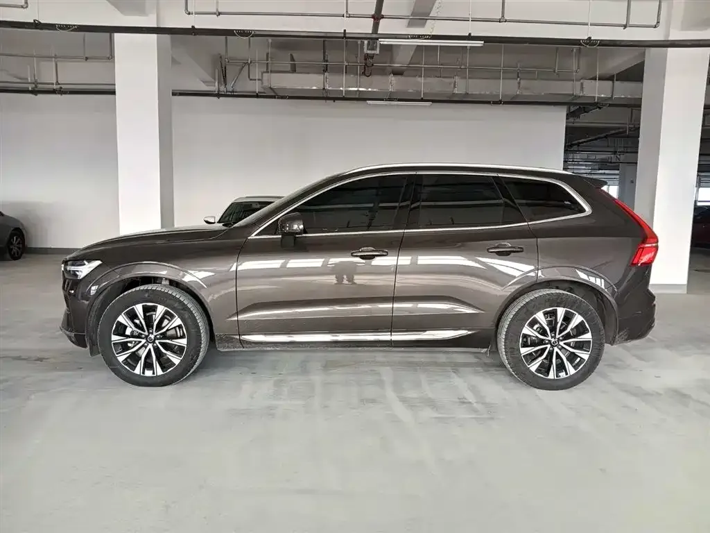 Volvo XC60 2024 из CN, фото 2