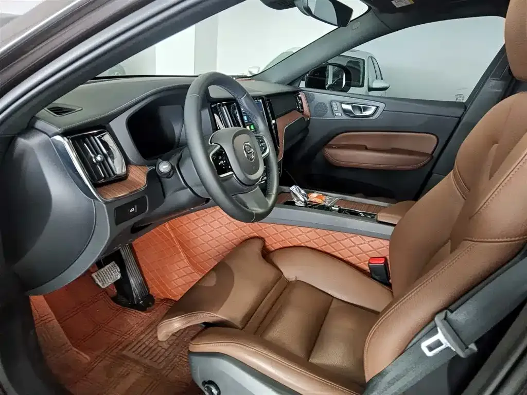 Volvo XC60 2024 из CN, фото 7