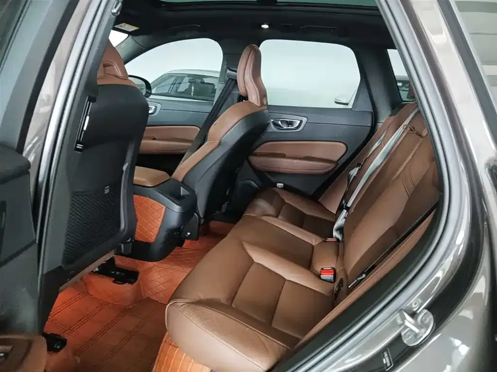 Volvo XC60 2024 из CN, фото 9