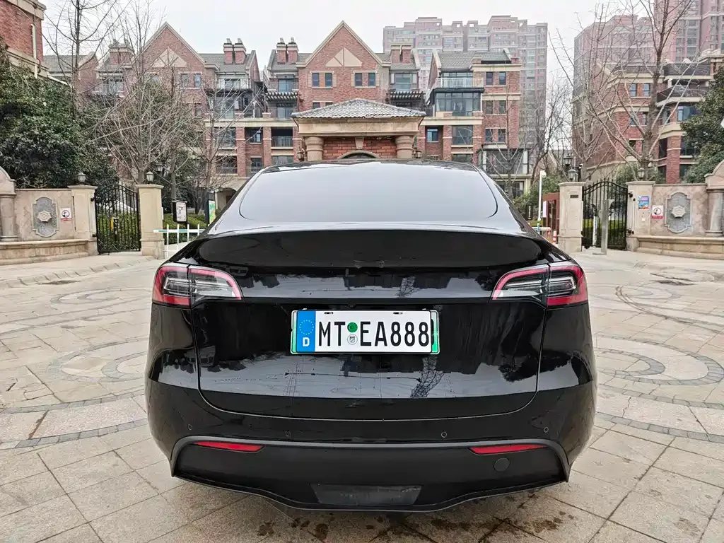 Tesla Model Y — фото 7