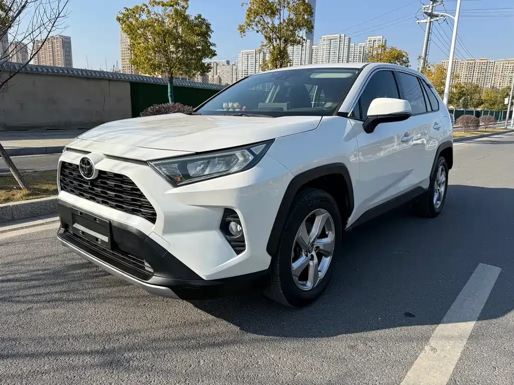 Toyota RAV4 2021 из CN, фото 1