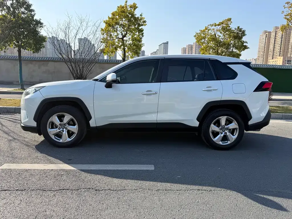 Toyota RAV4 2021 из CN, фото 8