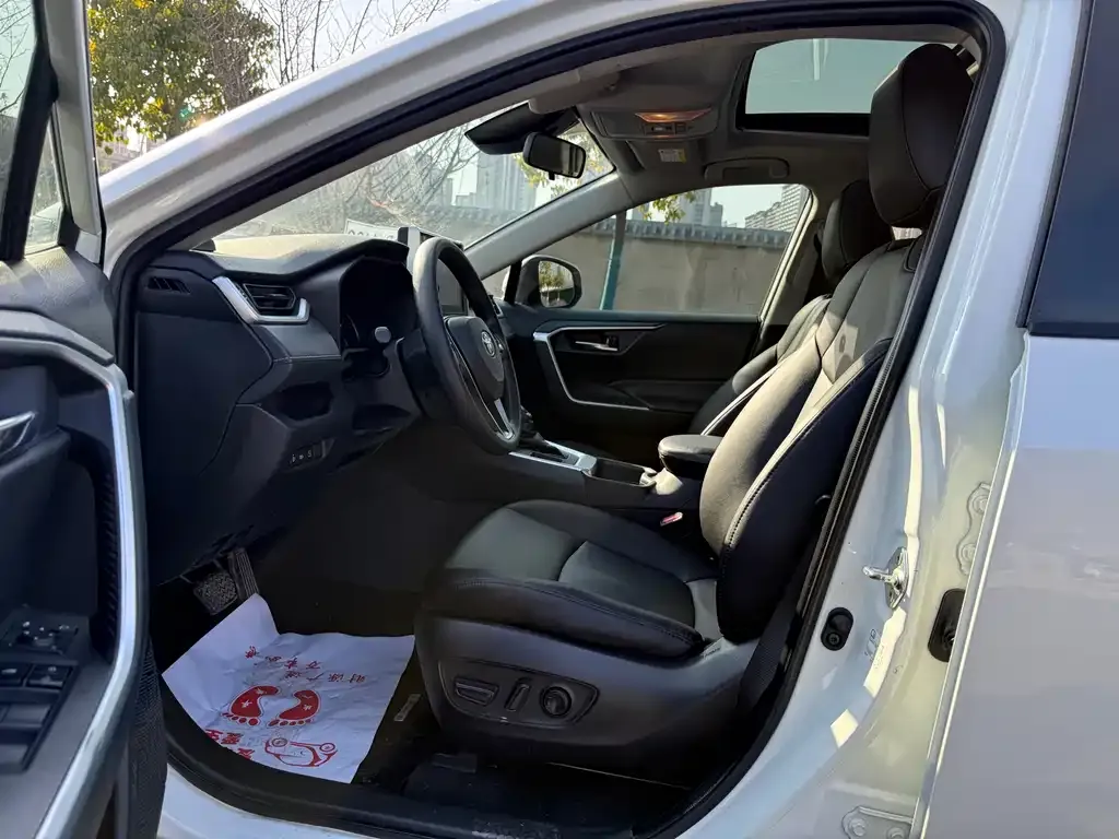 Toyota RAV4 2021 из CN, фото 10