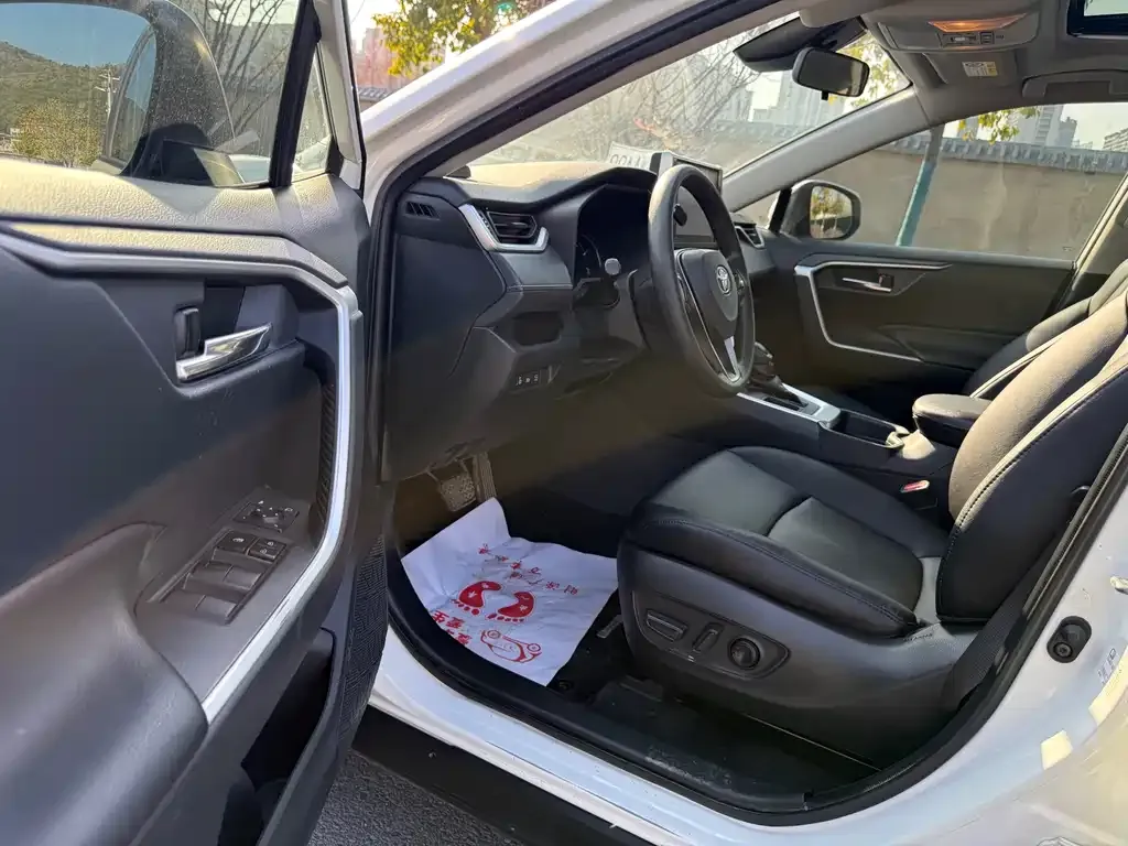 Toyota RAV4 2021 из CN, фото 6