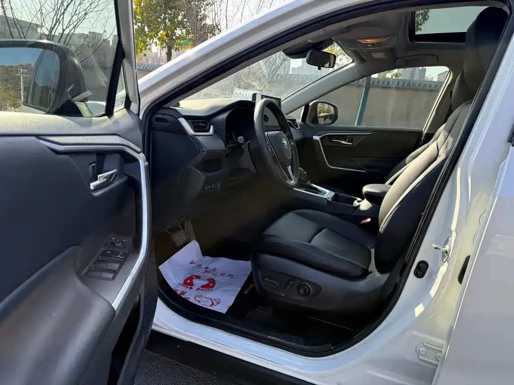 Toyota RAV4 2021 из CN, фото 3