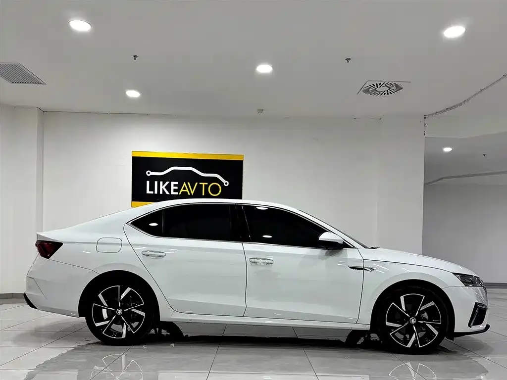 Skoda Octavia 2024 из CN, фото 8