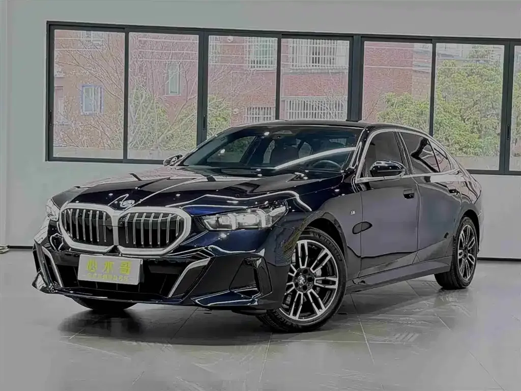 BMW 5 Series 2024 из CN, фото 1