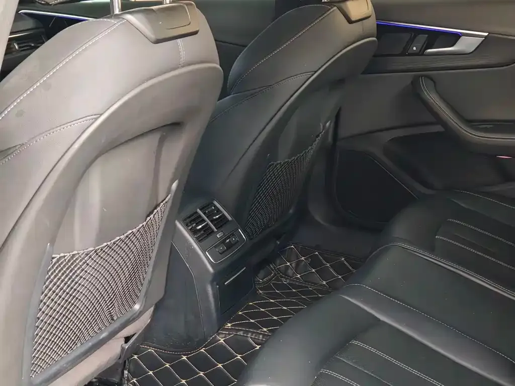 Audi A4L 2024 из CN, фото 3