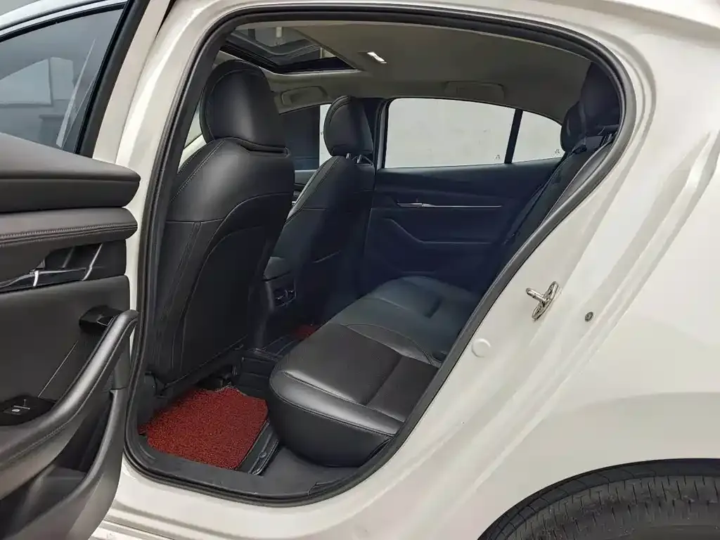 Mazda 3 Axela 2022 из CN, фото 4