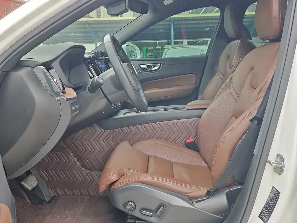 Volvo XC60 PHEV 2022 из CN, фото 5
