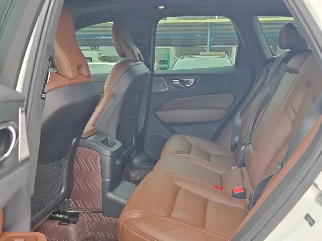 Volvo XC60 PHEV 2022 из CN, фото 4