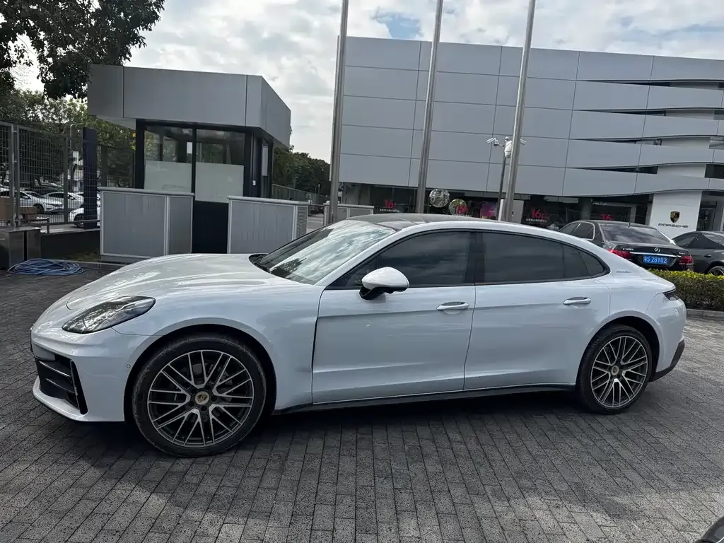 Porsche Panamera 2024 из CN, фото 10