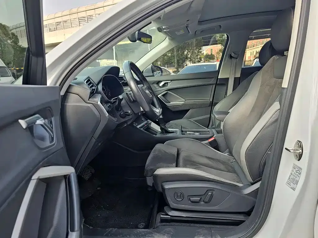 Audi Q3 2021 из CN, фото 4