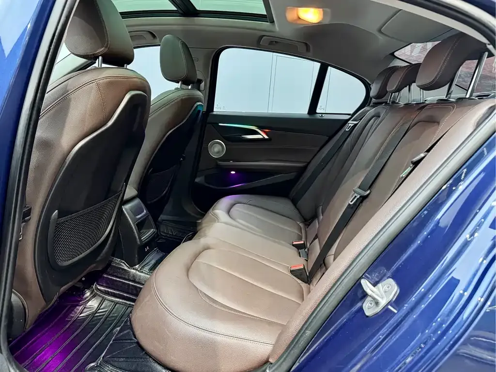 BMW 1 Series 2021 из CN, фото 9