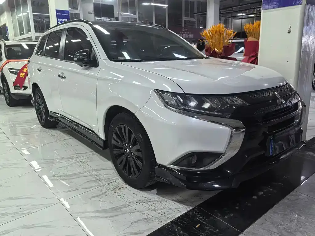 Mitsubishi Outlander 2023 из CN, фото 9