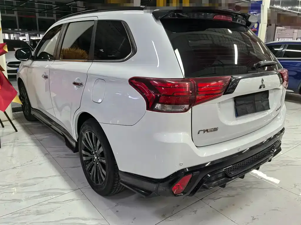 Mitsubishi Outlander 2023 из CN, фото 10