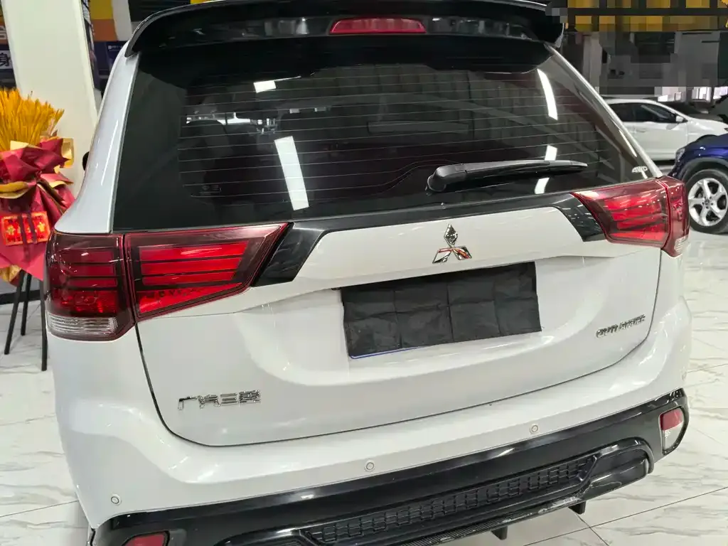 Mitsubishi Outlander 2023 из CN, фото 8