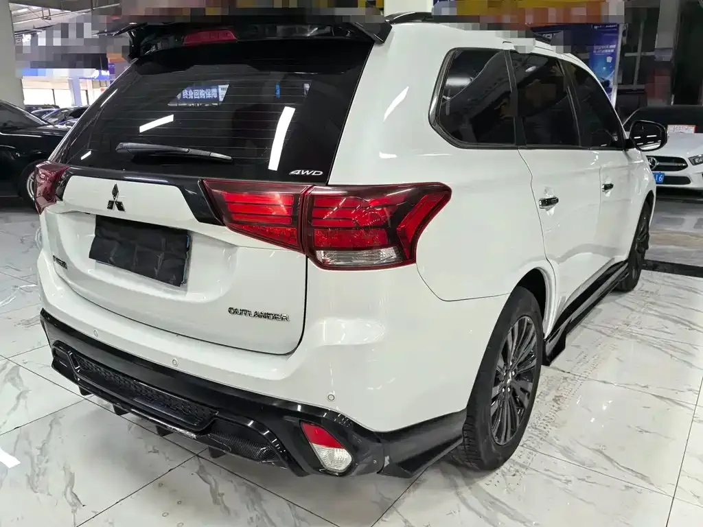 Mitsubishi Outlander 2023 из CN, фото 4