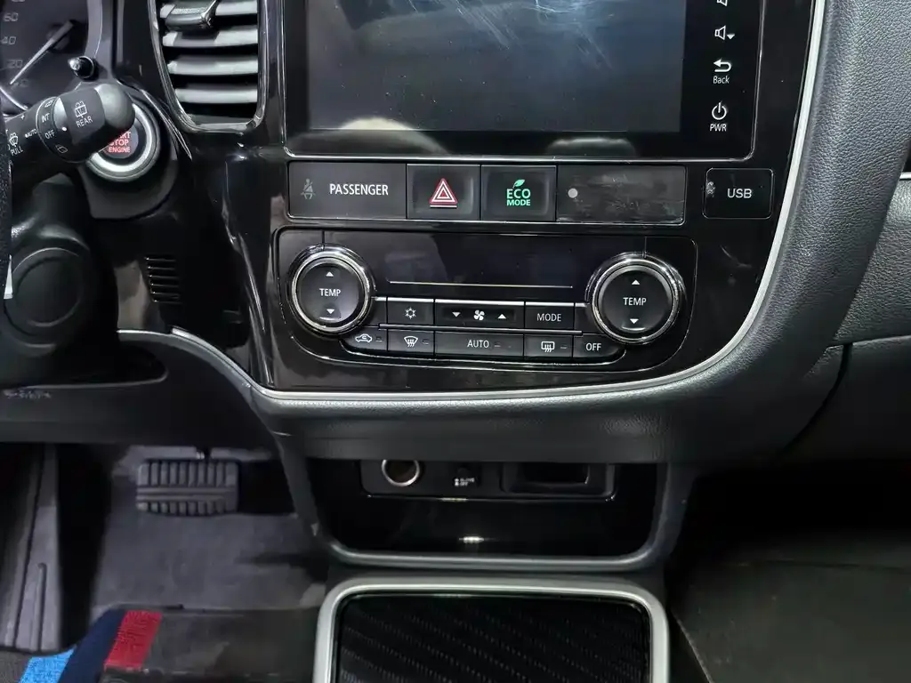 Mitsubishi Outlander 2023 из CN, фото 5