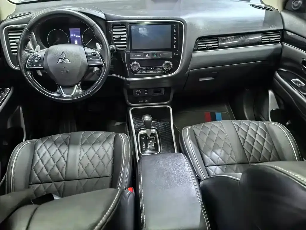 Mitsubishi Outlander 2023 из CN, фото 7