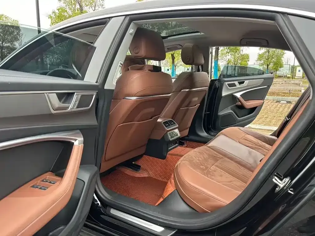 Audi A7L 2024 из CN, фото 2