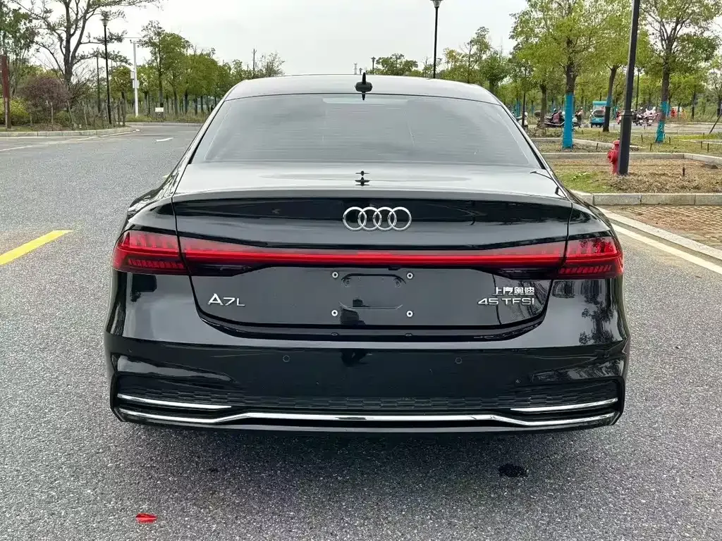 Audi A7L 2024 из CN, фото 9