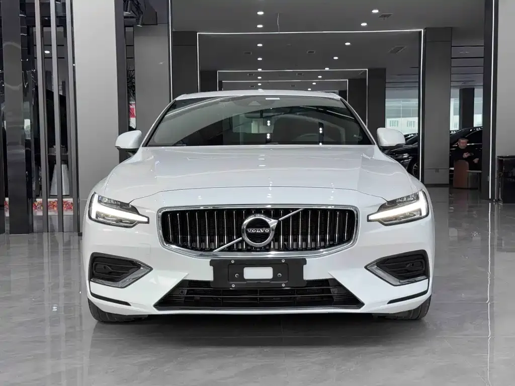 Volvo S60 — фото 4