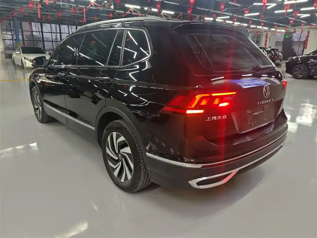 Volkswagen Tiguan L — фото 10