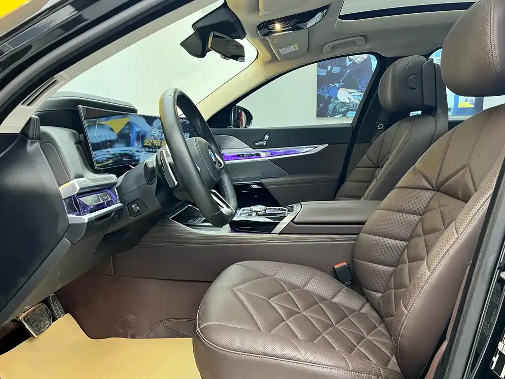BMW 7 Series 2023 из CN, фото 9