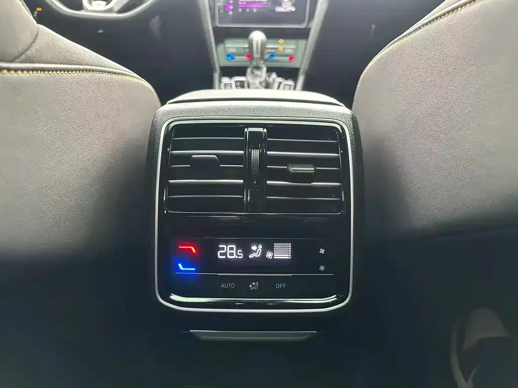 Volkswagen CC 2024 из CN, фото 6