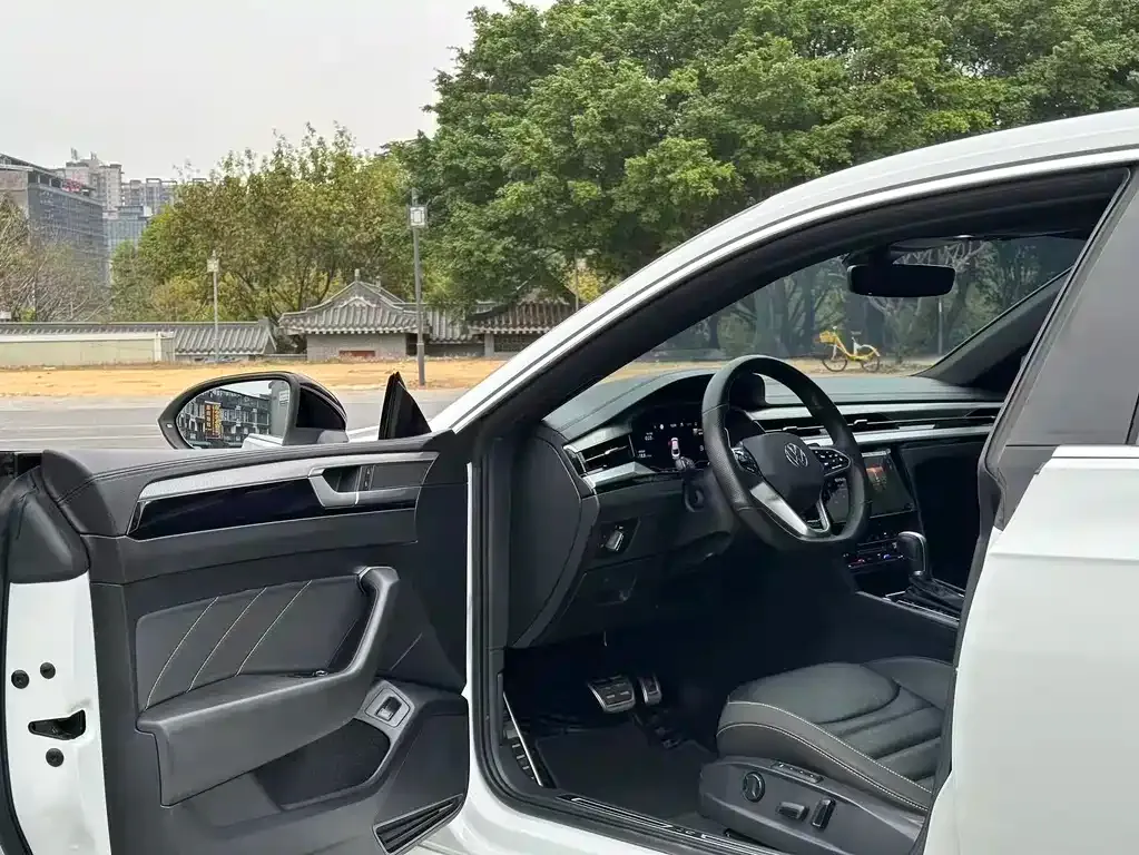 Volkswagen CC 2024 из CN, фото 3