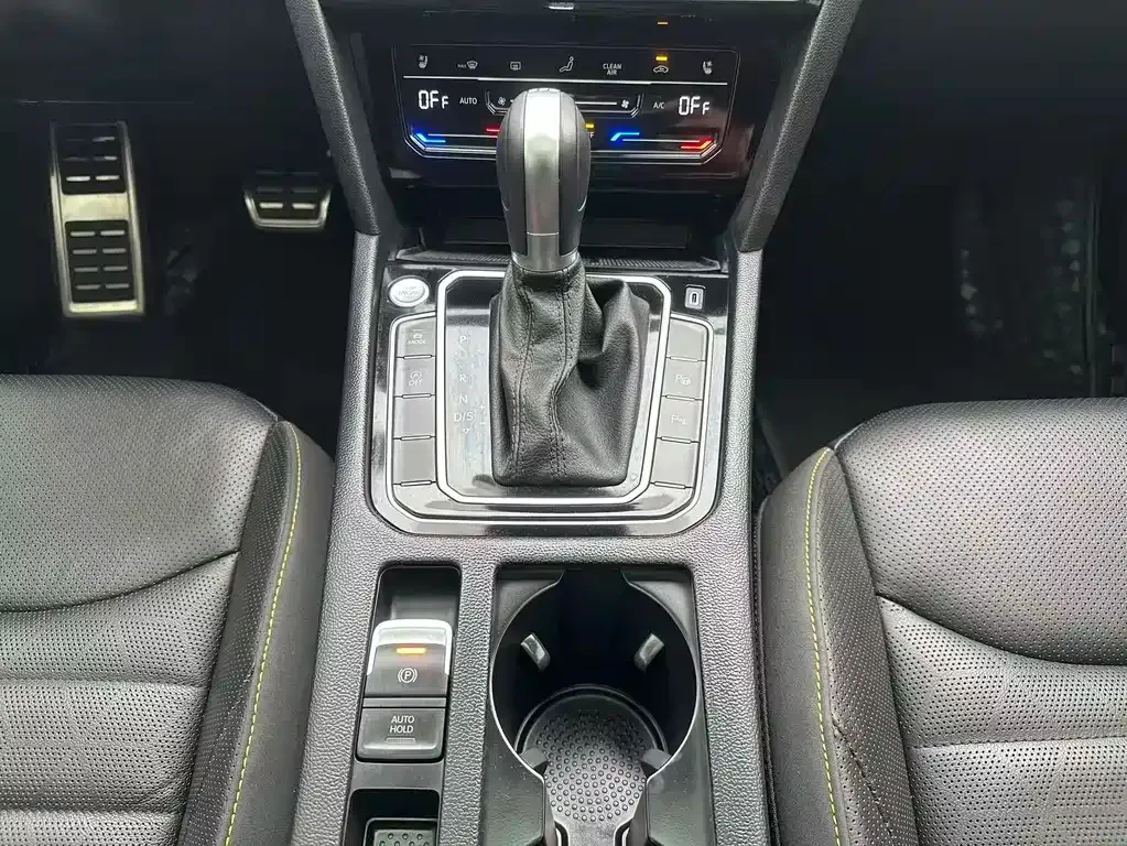 Volkswagen CC 2024 из CN, фото 9