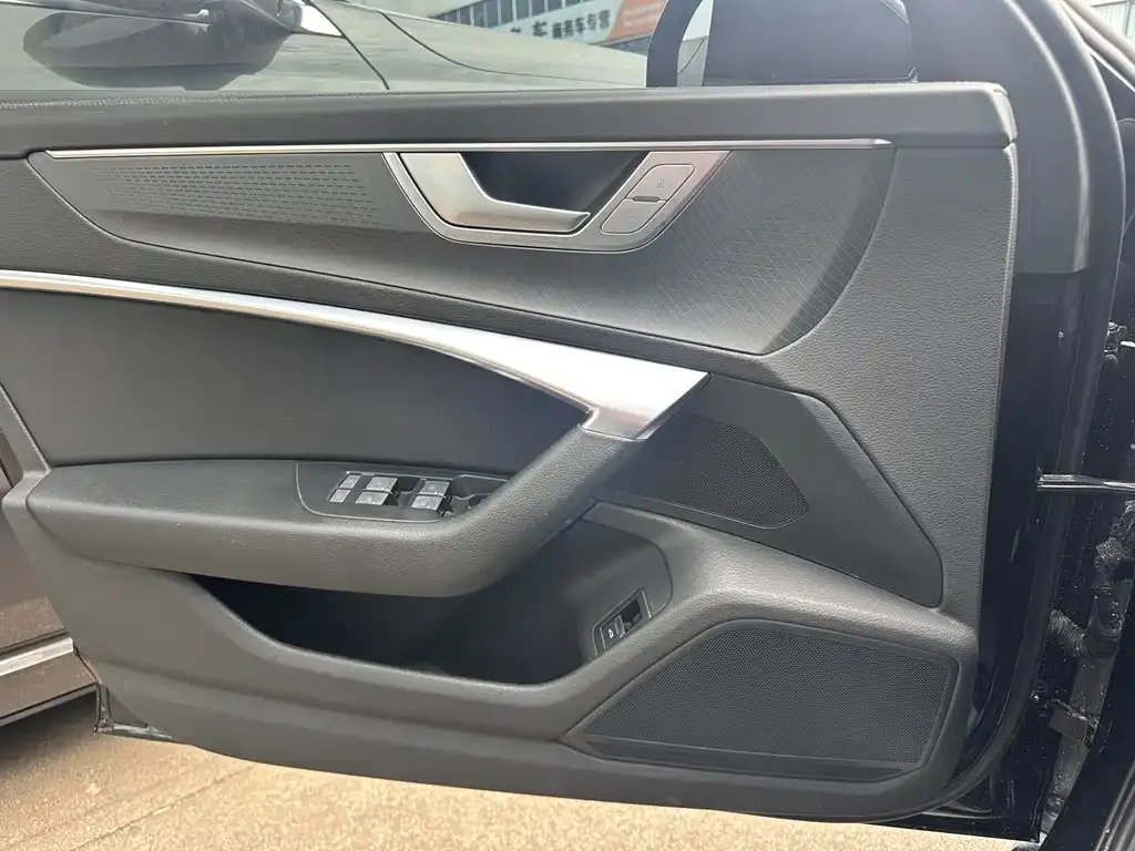 Audi A6L 2024 из CN, фото 2