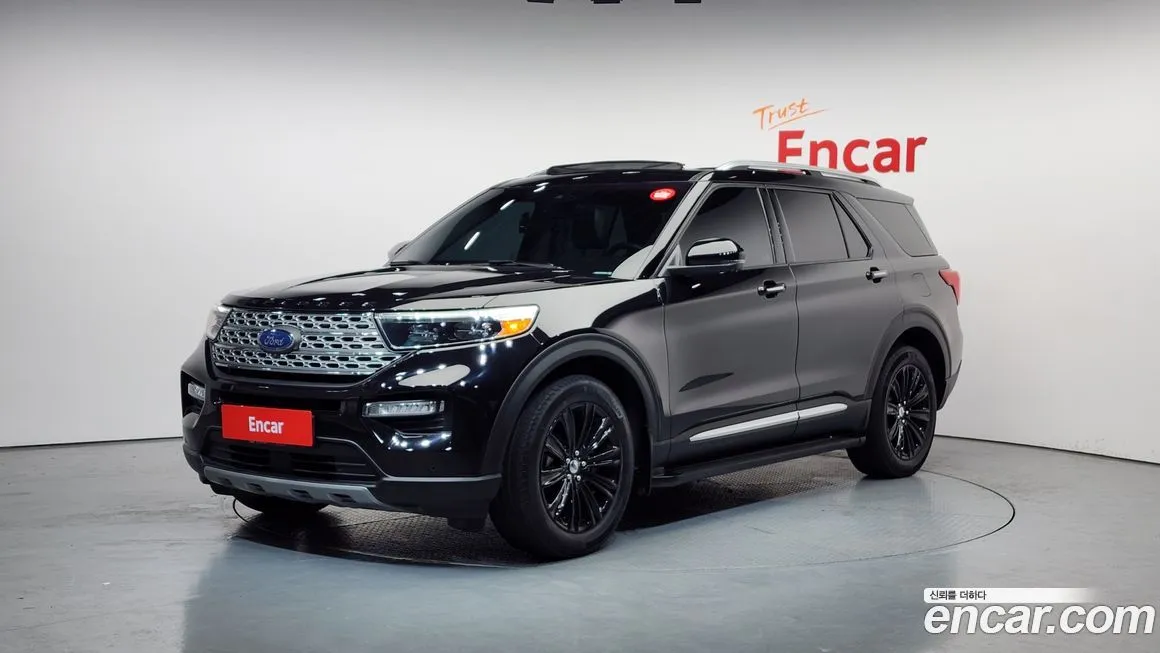 Ford Explorer — фото 1