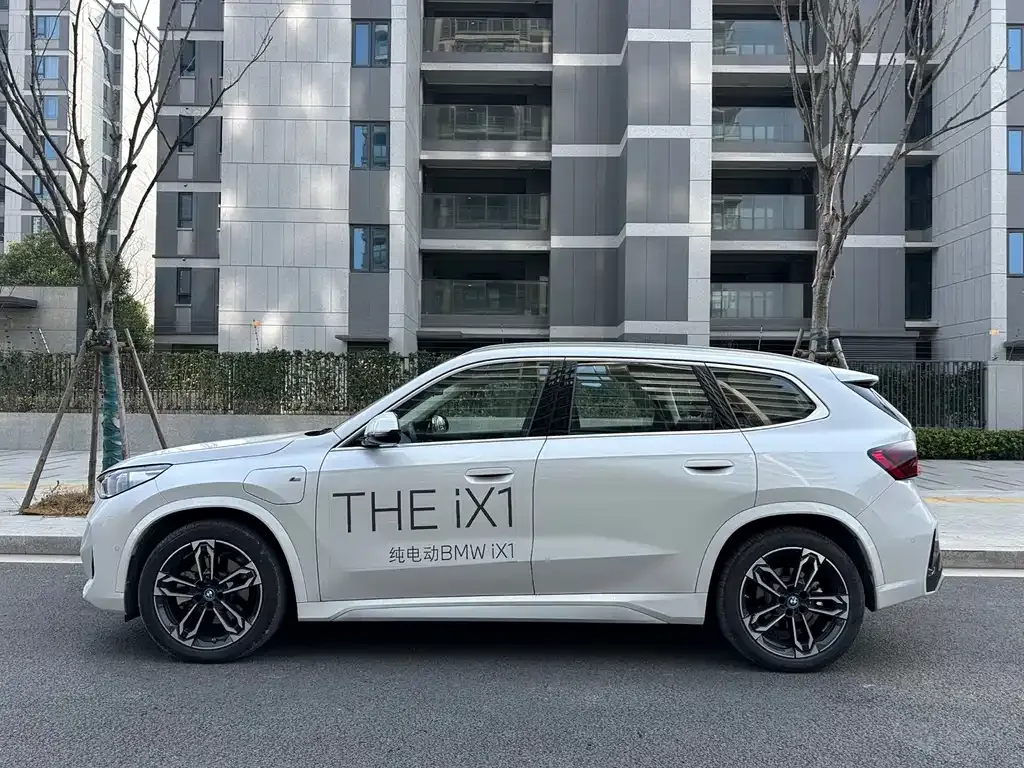 BMW iX1 2025 из CN, фото 8