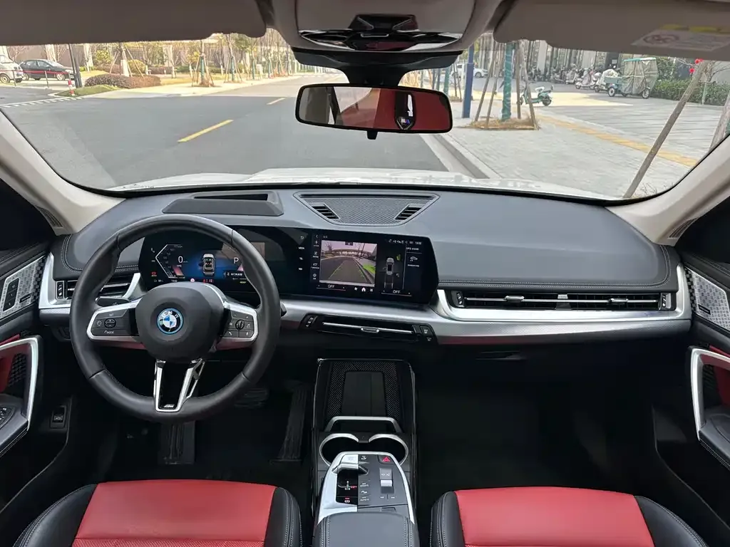 BMW iX1 2025 из CN, фото 3