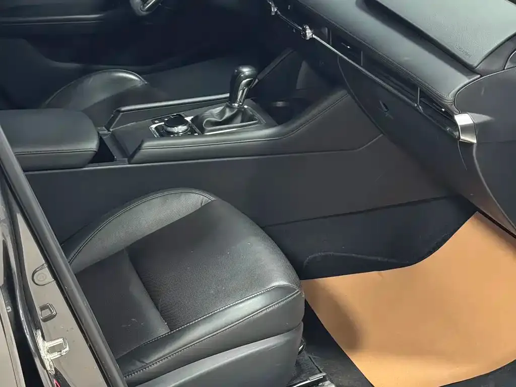Mazda 3 Axela 2023 из CN, фото 8
