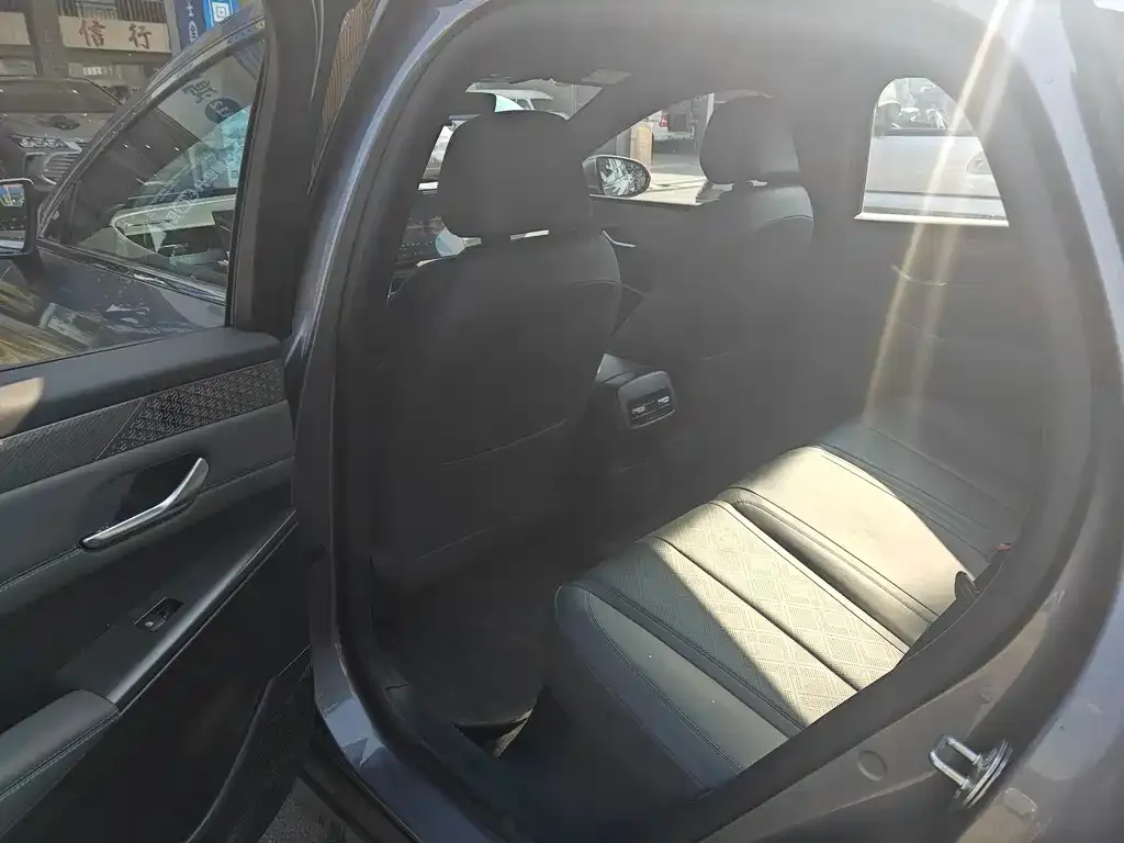 BYD Qin PLUS 2025 из CN, фото 3