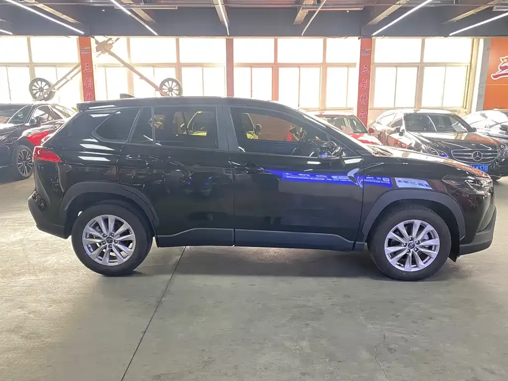 Toyota Corolla Cross 2025 из CN, фото 8