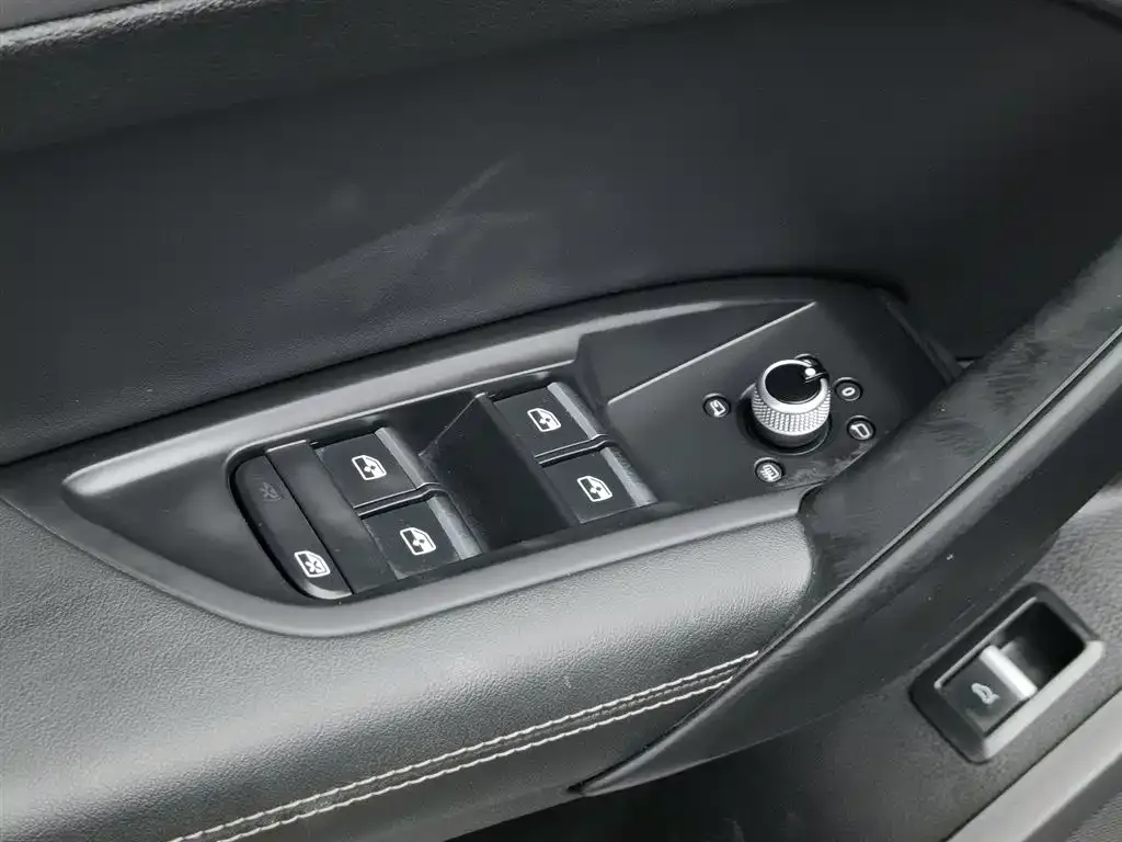 Audi Q5L 2022 из CN, фото 5
