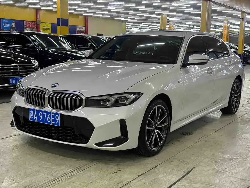 BMW 3 Series 2023 из CN, фото 1