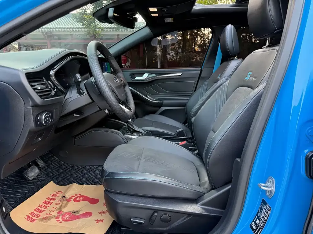 Ford Focus 2022 из CN, фото 4