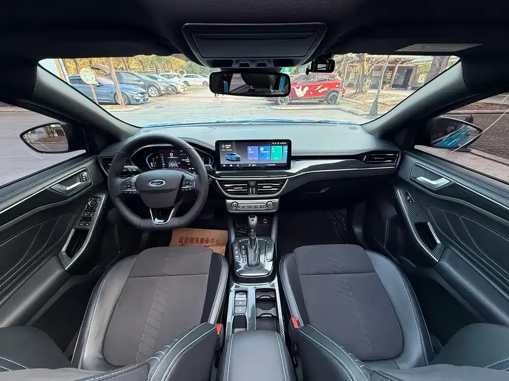 Ford Focus 2022 из CN, фото 8