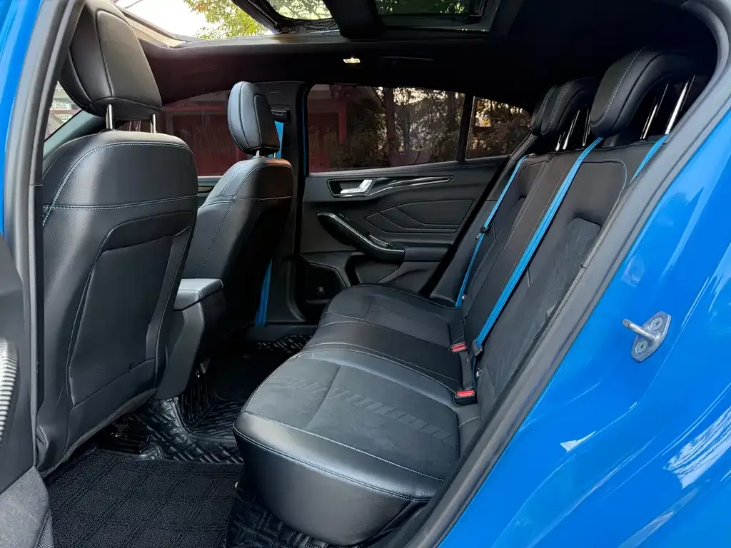 Ford Focus 2022 из CN, фото 9