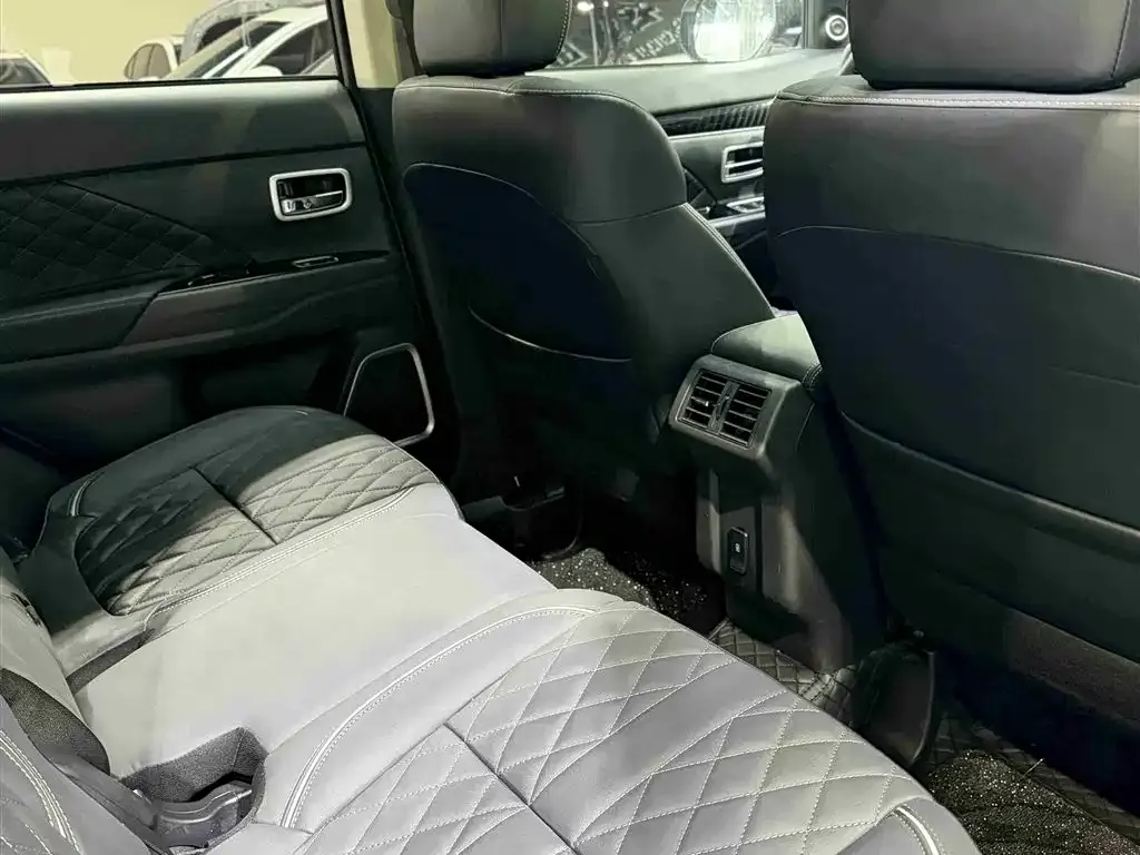 Mitsubishi Outlander 2021 из CN, фото 4