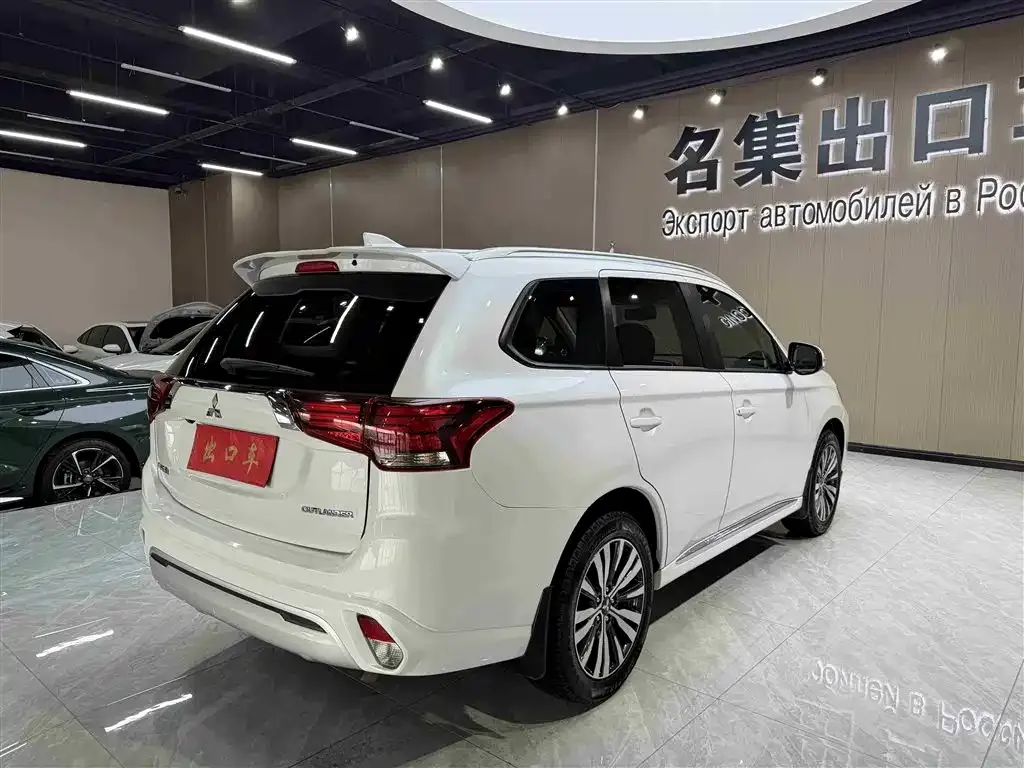 Mitsubishi Outlander 2021 из CN, фото 9